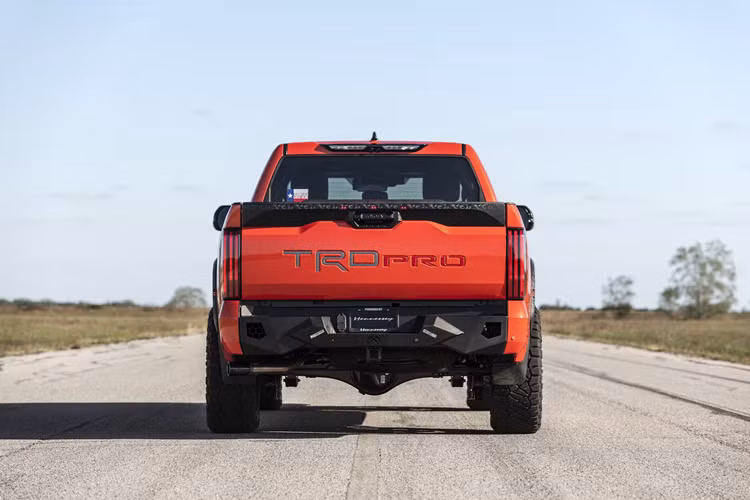 Chính vì vậy, việc lựa chọn những chi tiết nâng cấp phù hợp cho Tundra thực tế không phải một nhiệm vụ khó khăn đối với hãng xe độ Mỹ.