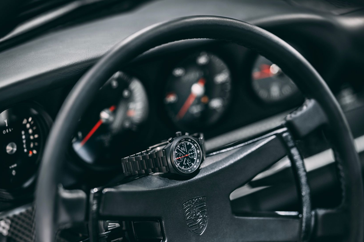 911 RSK được trang bị bộ giảm chấn có thể điều chỉnh linh hoạt của Tuthill, thanh chống lật đặt riêng và được trang bị đi kèm với bộ lốp Michelin Pilot Sport 5. Hệ thống phanh của xe cũng được nâng cấp với phần cùm phanh hiệu năng cao cùng bộ phanh gốm carbon.