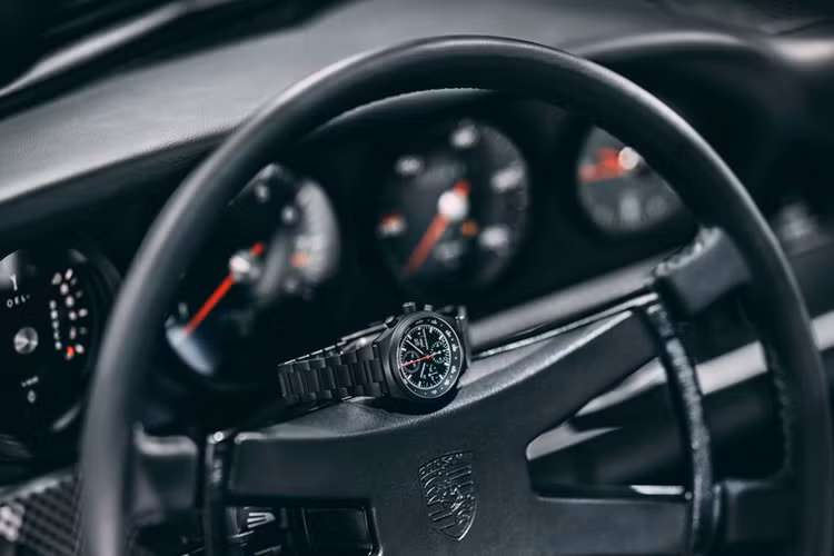 911 RSK được trang bị bộ giảm chấn có thể điều chỉnh linh hoạt của Tuthill, thanh chống lật đặt riêng và được trang bị đi kèm với bộ lốp Michelin Pilot Sport 5. Hệ thống phanh của xe cũng được nâng cấp với phần cùm phanh hiệu năng cao cùng bộ phanh gốm carbon.