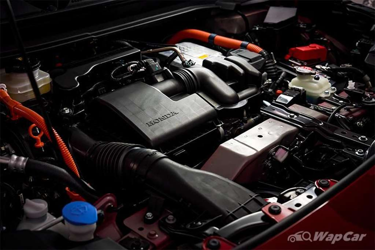 Về truyền động, Honda HR-V 2024 tại Thái Lan vẫn sử dụng hệ truyền động hybrid e:HEV, bao gồm động cơ xăng Atkinson Cycle 1.5L, 2 mô-tơ điện và hộp số E-CVT. Tổng công suất của xe đạt 131 mã lực và mô-men xoắn cực đại 252 Nm.