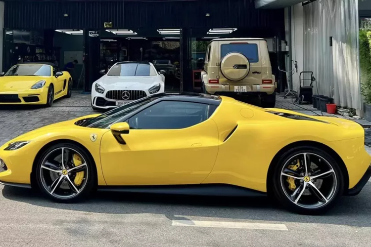 Thông số của mô-men xoắn cực đại do động cơ đốt trong và điện mang đến cho 296 GTB lần lượt là 425 Nm và 315 Nm. Hệ truyền động plug-in hybrid sẽ mang đến cho siêu xe Ferrari 296 GTB sẽ là 818 mã lực và mô-men xoắn cực đại là 740 Nm.