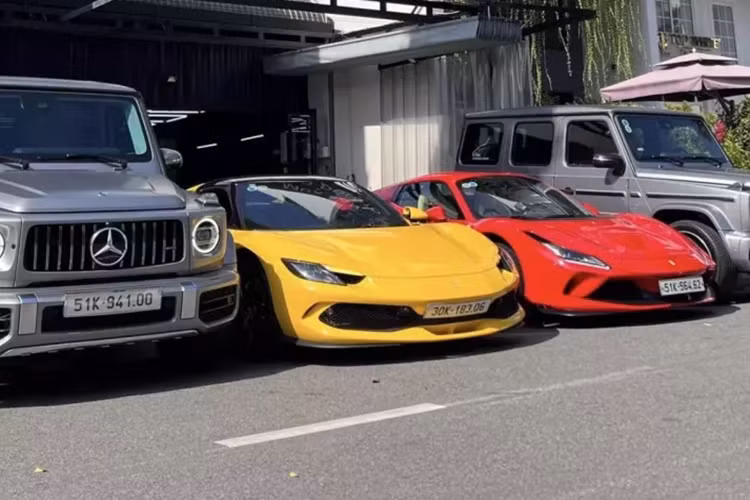 Mới đây, hình ảnh 1 dàn siêu xe và SUV gồm Ferrari và Mercedes-AMG G63 được "xếp lốp" cùng nhau tại một garage tại quận 7, TP HCM đã nhanh chóng thu hút sự quan tâm của cộng đồng mạng.