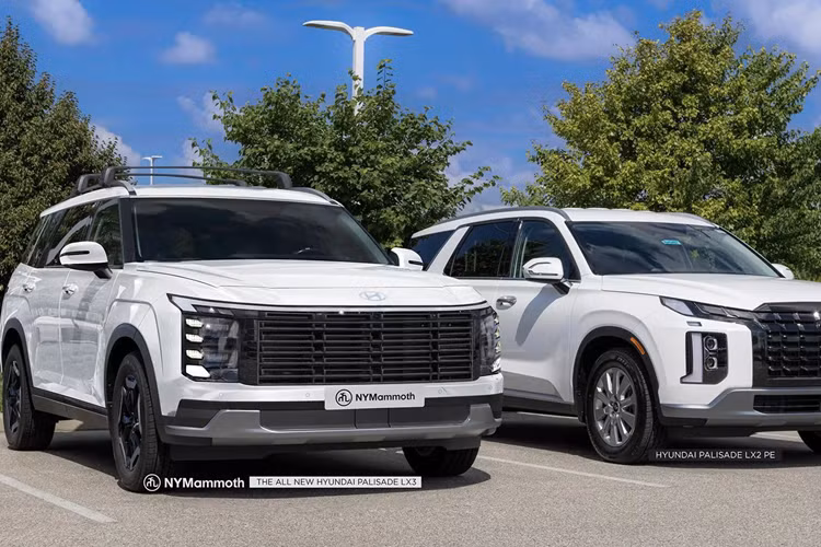 Phần đầu xe nổi bật với lưới tản nhiệt cỡ lớn và cụm đèn pha LED sắc sảo. Nhìn ngang hông xe, mẫu SUV cỡ lớn này gợi nhớ đến nét cổ điển của Range Rover thế hệ thứ ba—đặc biệt là các mẫu xe đời 2003-2008.