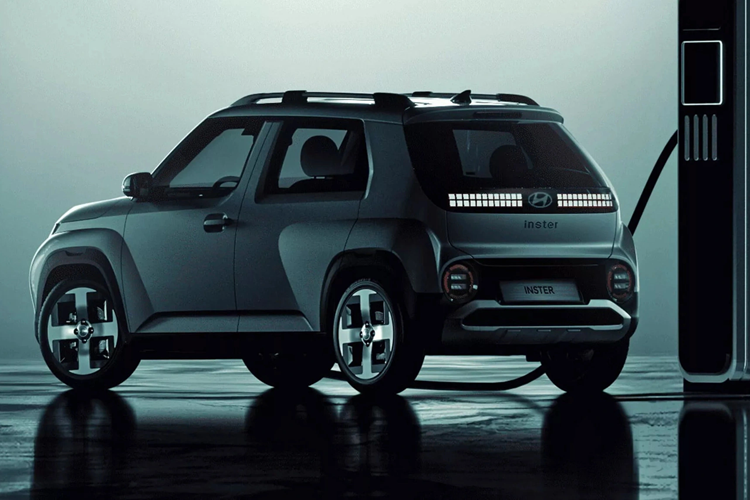 Thời gian sạc pin từ 30% lên 80% bằng bộ sạc nhanh DC 120 kW là khoảng 30 phút. Không chỉ Hàn Quốc, Hyundai Inster 2025 còn được lên kế hoạch bán tại các thị trường khác trên toàn cầu như châu Âu, Trung Đông và châu Á - Thái Bình Dương.
