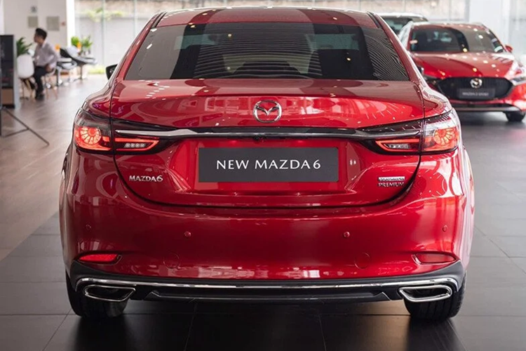 Phân khúc sedan hạng D tại Việt Nam đang mất dần sức hút với khách hàng. Đặc biệt khi xu hướng chuộng xe gầm cao đang ngày một rõ rệt. Trong 6 tháng đầu năm 2024, Mazda6 đạt doanh số 237 xe, tiếp tục duy trì vị trí Top 2 phân khúc dù không có nhiều nâng cấp.