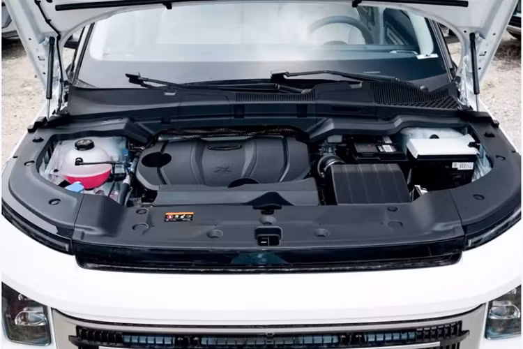 Ngoài ra, WiFi trên xe, Huawei Hicar và ghế bọc da điều chỉnh điện tử là những cấu hình tiêu chuẩn. Về sức mạnh, SUV cỡ nhỏ Geely Icon Butterfly 2024 được trang bị động cơ 4 xi-lanh tăng áp 1.5T với công suất tối đa 181 mã lực (133kW) và mô-men xoắn cực đại 290 Nm.