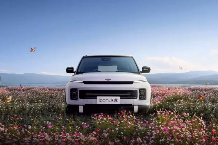 Được biết, giá xe Geely Icon Butterfly 2024 từ 96.900 nhân dân tệ đến 116.900 nhân dân tệ (13.400 – 16.100 USD), tương đương từ 315 triệu đồng đến 380 triệu đồng, thấp hơn 13.000 nhân dân tệ (1.800 USD), khoảng 42 triệu đồng so với các mẫu xe năm 2023.