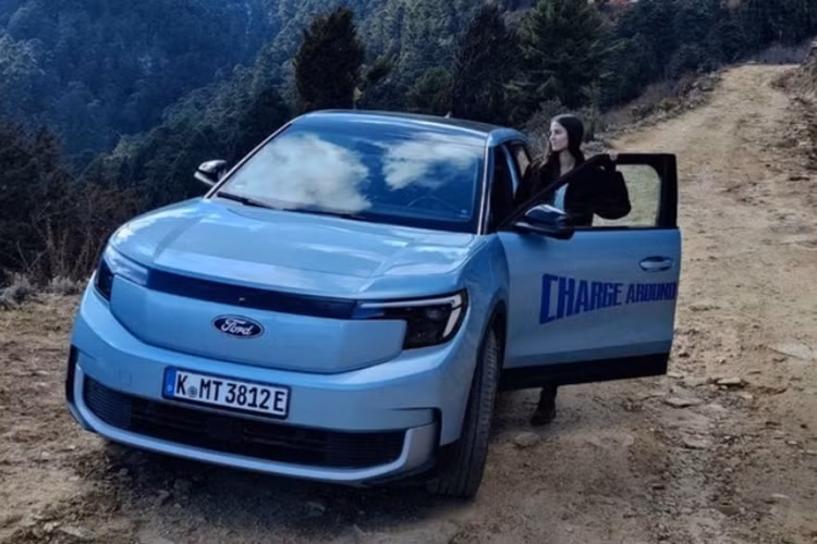 Nu ky luc gia lai Ford Explorer EV qua 6 chau luc, hon 30 quoc gia