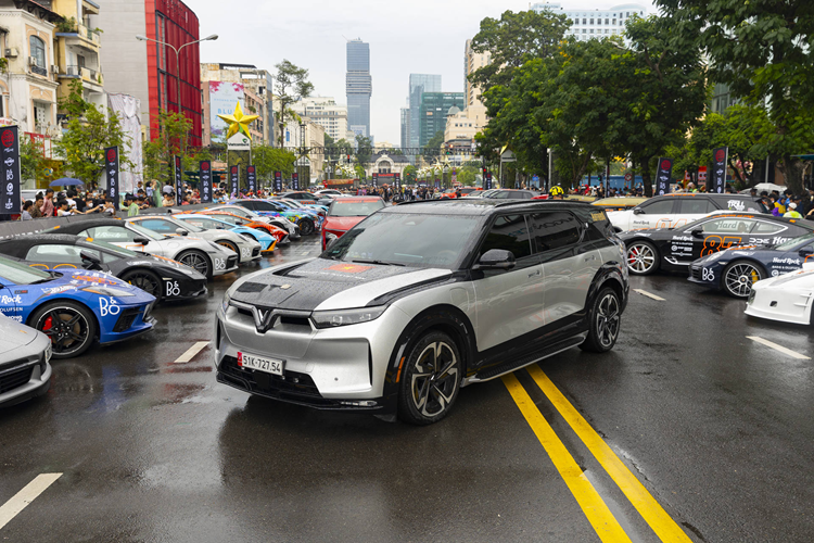 Nhà sáng lập Gumball 3000 cũng phát động chiến dịch kêu gọi các thành viên tham gia và những người quan tâm hành trình siêu xe trên toàn thế giới chung tay ủng hộ gây quỹ, hỗ trợ người dân Việt Nam khắc phục hậu quả của bão lũ số 3. 