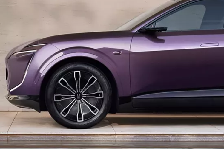 Sản phẩm mới và đang gây sự chú ý nhiều nhất của Avatr với giới truyền thông nước nhà chính là mẫu 07 2024 mới, đây được cho sẽ là mẫu xe có giá cả phải chăng nhất của gia đình Avatr từ trước cho đến nay.