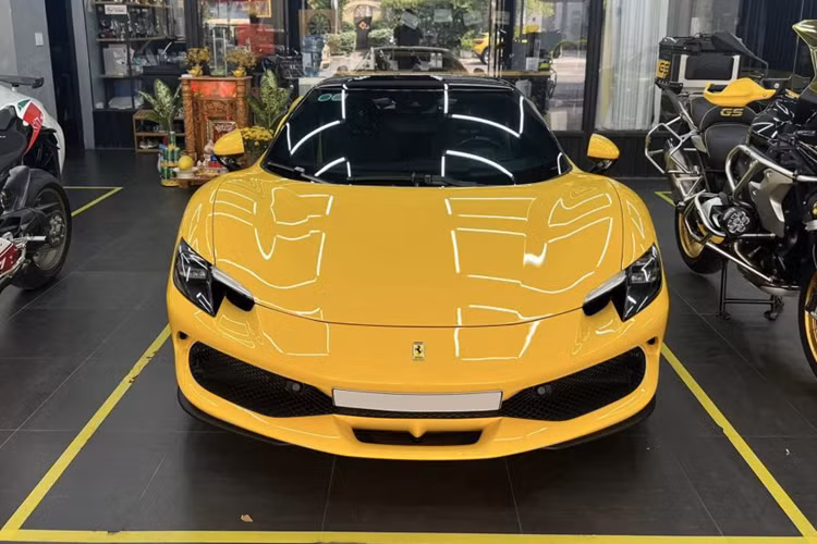 Siêu xe Ferrari 296 GTB có thể tăng tốc từ vị trí xuất phát lên 100 km/h chỉ trong thời gian 2,9 giây trước khi đạt vận tốc tối đa 330 km/h. Dòng xe plug-in hybrid có thể di chuyển với quãng đường tối đa 25 km và vận tốc tối đa là 135 km/h chỉ với động cơ điện.