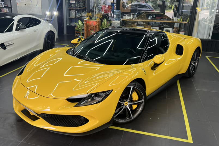 Thông số của mô-men xoắn cực đại do động cơ đốt trong và điện mang đến cho 296 GTB lần lượt là 425 Nm và 315 Nm. Hệ truyền động plug-in hybrid sẽ mang đến cho siêu xe Ferrari 296 GTB sẽ là 818 mã lực và mô-men xoắn cực đại là 740 Nm.