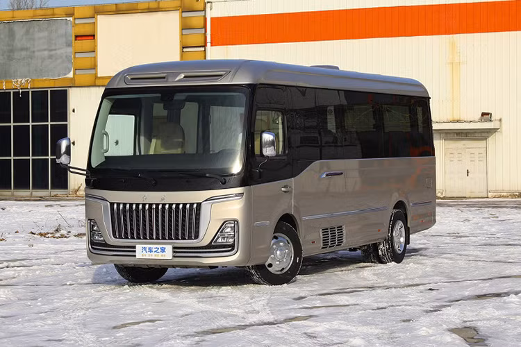 Chiếc xe ra mắt cùng thời điểm với Hồng Kỳ Gouyue mang tên L5 của thương hiệu xe sang trung Quốc được hãng niêm yết lên mức 680.000 USD (tương đương khoảng 15,86 tỷ đồng), đắt ngang xe siêu sang.