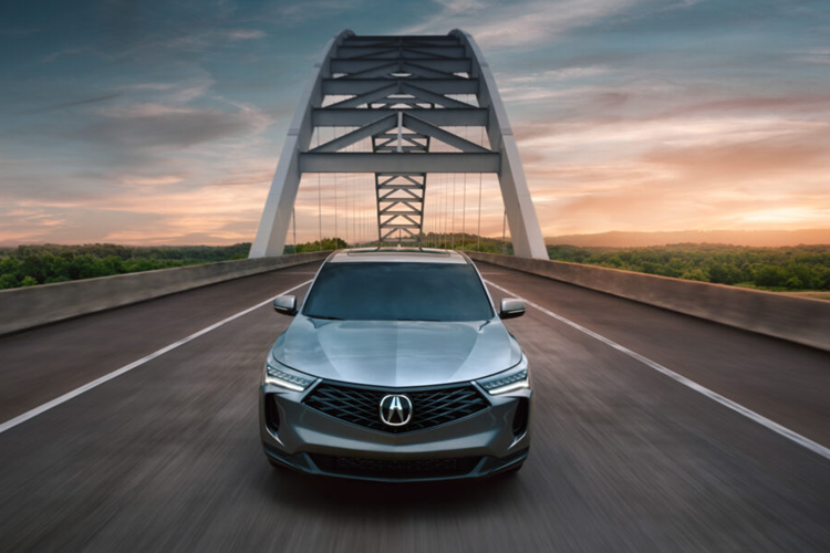 Mẫu xe cũng có ba màu mới: Solar Silver metallic, Canyon River Blue metallic và Urban Grey Pearl và những màu này cũng có trên MDX 2025 mới được ra mắt trong thời gian gần đây.