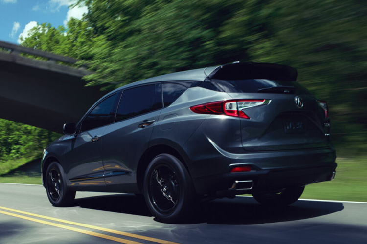 RDX được nâng cấp nhẹ được trang bị động cơ 4 xi-lanh 2.0 lít tăng áp, tạo ra công suất 272 mã lực và mô-men xoắn 380 Nm đi kèm với trang bị hộp số tự động 10 cấp của thương hiệu. RDX 2025 sẽ bắt đầu có mặt tại các đại lý ở Mỹ vào cuối tháng này.