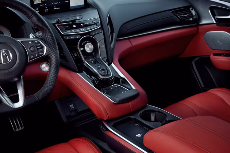 Mẫu xe này cũng được nâng cấp với gói trang bị thể thao hơn với các chi tiết cùng màu thân xe và trang bị cho xe bộ mâm 19 inch đa chấu với lớp sơn hoàn thiện màu đen Bernie Black. Các mẫu RDX A-Spec được nâng cấp với các chi tiết ngoại thất mạnh mẽ hơn, mâm xe 20 inch và logo biểu thị phiên bản.