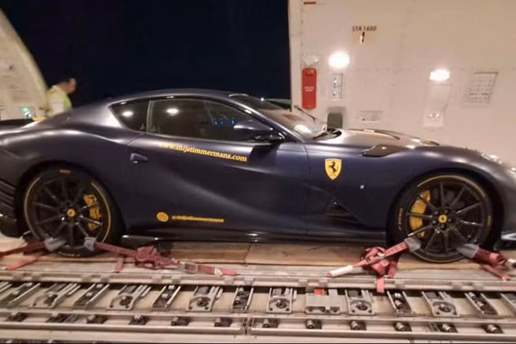 Danh sách này đang dần được hoàn thiện, trong đó có sự góp mặt của nhiều siêu xe và hypercar đỉnh cao. Hình ảnh những chiếc siêu xe đầu tiên có mặt tại Việt Nam gồm: Mercedes-Benz E-Class độ Brabus 800, Rolls-Royce Silver Shadow độ bán tải...