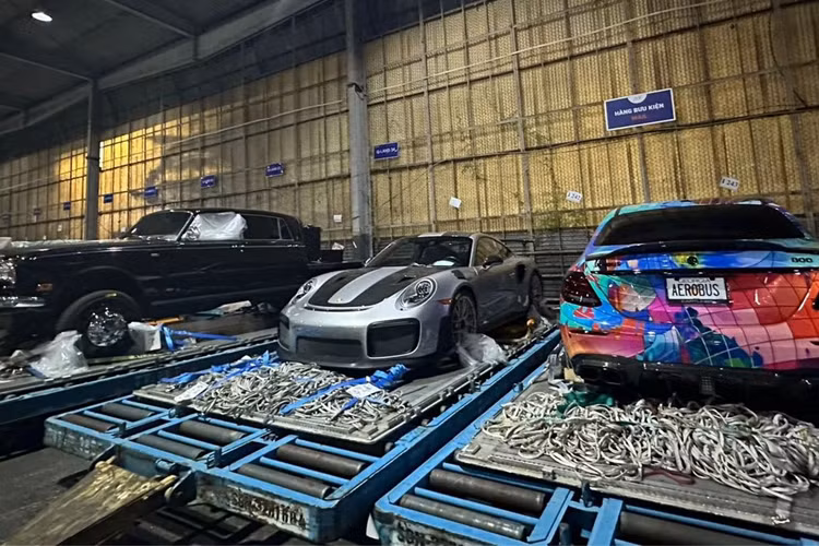 Hành trình siêu xe lớn nhất thế giới - Gumball 3000 năm nay chọn TP.HCM là điểm xuất phát vì muốn quảng bá hình ảnh đất nước Việt Nam tới bạn bè quốc tế. Theo kế hoạch, hành trình siêu xe Gumball 3000 2024 sẽ chính thức được diễn ra vào ngày 14/9 tới đây.