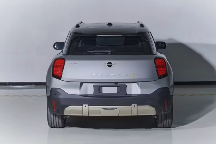 Theo một số nguồn tin, Aceman S sẽ có tốc độ tối đa ở mức 170km/h (bản tiêu chuẩn là 160 km/h). Dự kiến mẫu xe CUV điện MINI Aceman EV sẽ chính thức được giới thiệu tại Triển lãm ôtô Bắc Kinh diễn ra ở Trung Quốc vào ngày 24/4, sau đó xe sẽ tiếp tục được ra mắt ở các thị trường khác.