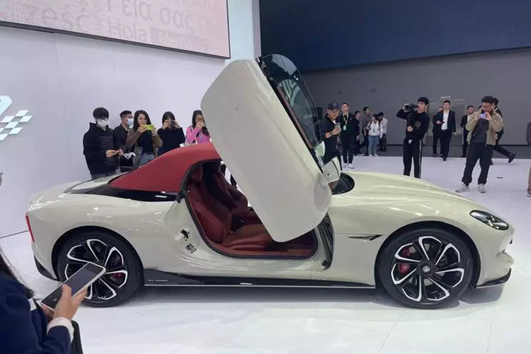 MG đã mang Cyberster đến nhiều thị trường để giới thiệu, trong đó, có Việt Nam được ra mắt vào tháng 9/2023. Hiện tại, MG Cyberster đã được bán tại Trung Quốc, và nó còn mới được tung ra 1 phiên bản đặc biệt, có tên gọi là MG Cyberster Red Top Edition 2024 mới, với giá 365.800 nhân dân tệ (51.500 USD), tương đương 1,2 tỷ đồng.