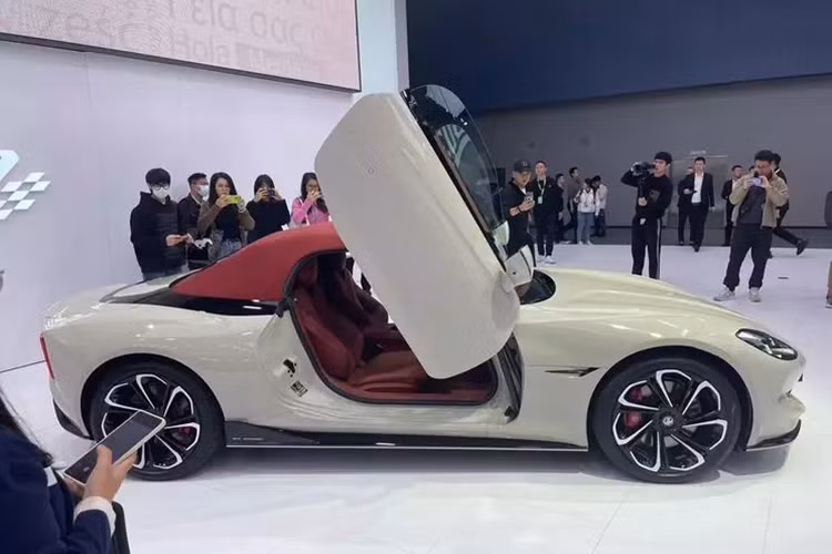 MG đã mang Cyberster đến nhiều thị trường để giới thiệu, trong đó, có Việt Nam được ra mắt vào tháng 9/2023. Hiện tại, MG Cyberster đã được bán tại Trung Quốc, và nó còn mới được tung ra 1 phiên bản đặc biệt, có tên gọi là MG Cyberster Red Top Edition 2024 mới, với giá 365.800 nhân dân tệ (51.500 USD), tương đương 1,2 tỷ đồng.