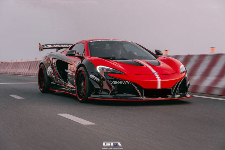 Chiếc xe McLaren 720S độ N-Largo độc nhất Việt Nam còn được trang bị ống xả độ Frequency Intelligent Exhaust nhằm giúp xe tăng thêm 8% công suất ở động cơ nên nhiều khả năng xe 720S của Phương Ngô có công suất 766 mã lực.