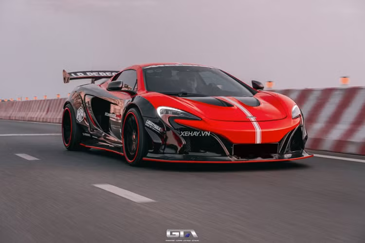 Chiếc xe McLaren 720S độ N-Largo độc nhất Việt Nam còn được trang bị ống xả độ Frequency Intelligent Exhaust nhằm giúp xe tăng thêm 8% công suất ở động cơ nên nhiều khả năng xe 720S của Phương Ngô có công suất 766 mã lực.