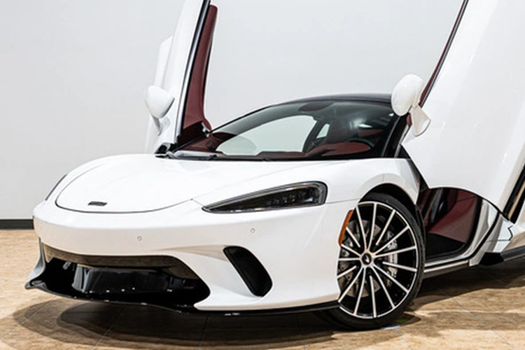 Siêu xe McLaren 720S N-Largo được trang bị "trái tim" V8, tăng áp kép, dung tích 4.0 lít,, sản sinh ra công suất tối đa lên đến 710 mã lực và mô-men xoắn cực đại 770 Nm.