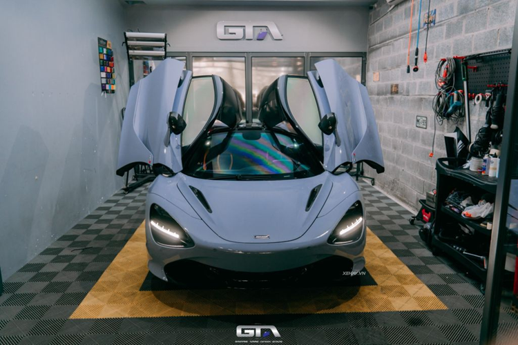 Bộ cánh của chiếc McLaren 720S độc nhất Việt Nam này do đội ngũ GTA lên ý tưởng và thực hiện. Xe có nhiều chi tiết được làm từ sợi carbon nhằm tăng tính khí động học, giảm lực cản cho xe khi di chuyển như: khe thoát gió, cản trước, cản sau, nắp capo…
