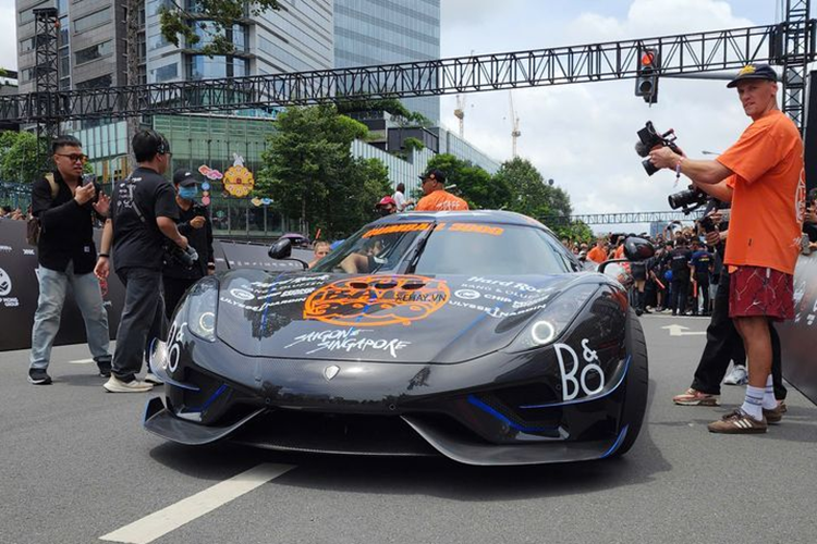 Trong số các thương hiệu siêu xe đình đám thế giới như Bugatti, Koenigsegg, Lamborghini, McLaren,…chiếc Koenigsegg Regera bản Honey của đại gia Dan Kang, một tay chơi xe nổi tiếng đến từ Mỹ gây sự chú ý hơn cả bởi độ độc và hiếm.