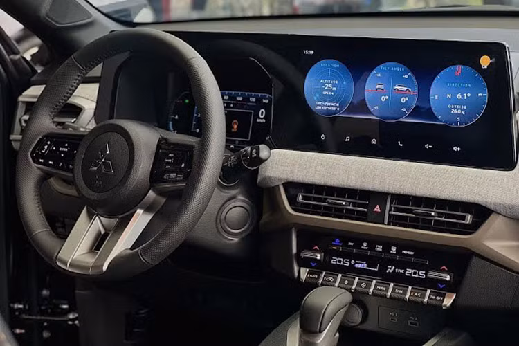 Chưa hết, xe còn có các tính năng hỗ trợ lái nâng cao (ADAS) như kiểm soát hành trình thích ứng, đèn pha tự động thích ứng, cảnh báo và giảm thiểu va chạm phía trước và thông báo xe phía trước khởi hành...