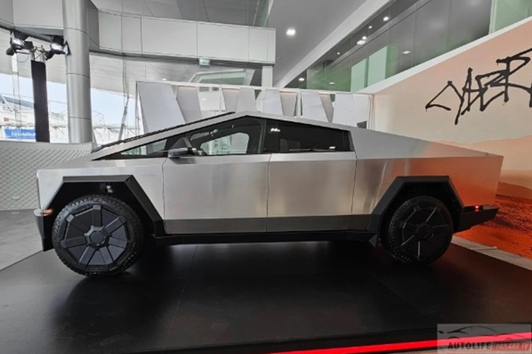 Thùng hàng phía sau xe có dung tích lên đến 1.591 lít. Xe còn có một khoang hành lý phía trước để chứa các vật dụng nhỏ có dung tích 200 lít.