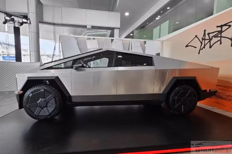 Thùng hàng phía sau xe có dung tích lên đến 1.591 lít. Xe còn có một khoang hành lý phía trước để chứa các vật dụng nhỏ có dung tích 200 lít.