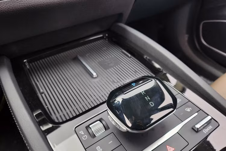 Tại Trung Quốc, xe được trang bị 2 tùy chọn động cơ điện dẫn động cầu trước. Bản thấp hơn sản sinh công suất 163 mã lực, mô-men xoắn 310 Nm. Ở bản cao cấp, motor điện cho công suất 204 mã lực, có khả năng tăng tốc 0-100 km/h trong 8,6 giây.