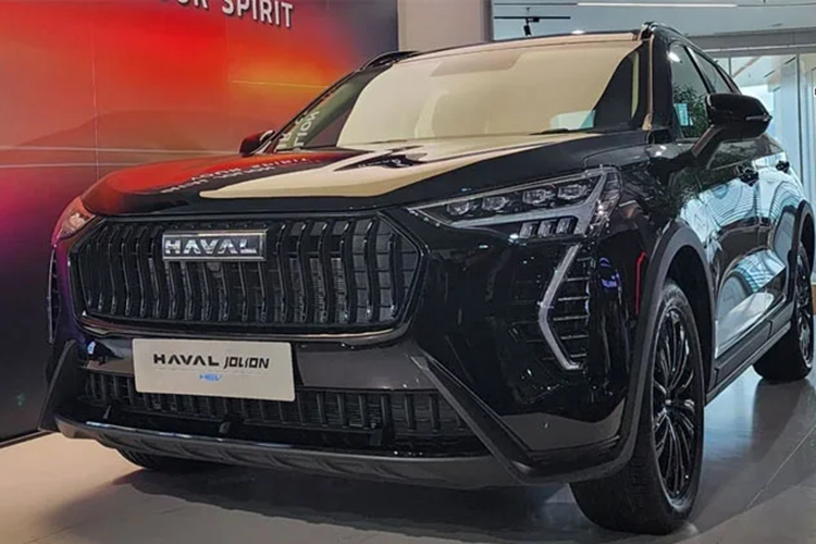 Cảnh báo phương tiện cắt ngang khi lùi, cảnh báo va chạm trong điểm mù khi lùi, camera 360 độ, 6 cảm biến đỗ xe trước và 6 cảm biến đỗ xe đằng sau. Giá bán của Haval H6 tại Việt Nam hiện vẫn còn là ẩn số. Trong khi đó, tại Thái Lan, xe có giá dao động từ 799.000 - 999.000 Baht (khoảng 543 - 679 triệu đồng).