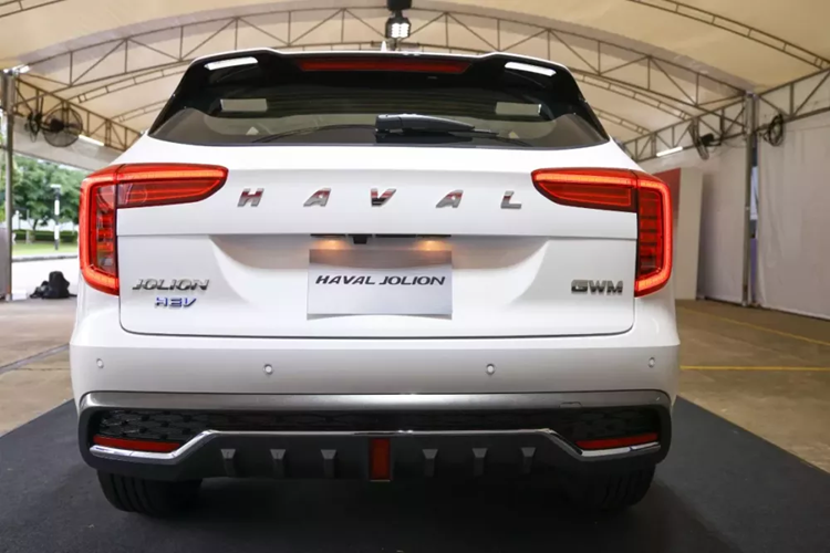 Haval Jolion tại Việt Nam dự kiến cũng sẽ được nhập khẩu nguyên chiếc từ Thái Lan như đàn anh H6. Cộng thêm động cơ hybrid, mẫu xe này nhiều khả năng sẽ có giá không quá rẻ, tương tự trường hợp của Haval H6.