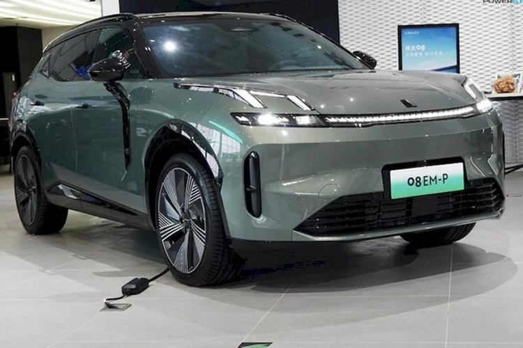 Ngoài ra, dự kiến sẽ có thêm lớp sơn trắng mới và và kích thước thân xe không thay đổi bao gồm chiều dài, chiều rộng và chiều cao lần lượt là 4820/1915/1685 mm và chiều dài cơ sở 2848 mm. Nội thất dự kiến cũng sẽ vẫn giữ nguyên, chủ yếu là các bản cập nhật cấu hình.