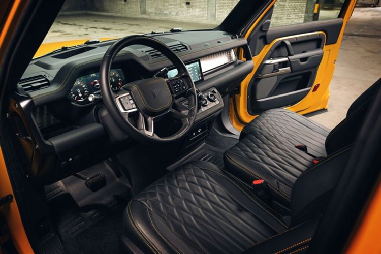 Đây là chiếc Defender mui trần thứ hai của công ty, sau một phiên bản khác được giới thiệu cách đây gần một năm với kiểu dáng tương tự, chỉ khác thiết kế mâm xe và màu sơn. Ở bản mới, chiếc Defender được trang bị bộ la-zăng hợp kim hai tông màu với kiểu dáng khá bắt mắt.