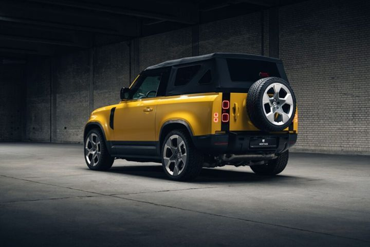 Với số lượng giới hạn chỉ 5 chiếc, bản độ Defender mui trần của Heritage Navy có giá không hề rẻ. Chi phí nâng cấp xe là 90.000 USD (khoảng 2,2 tỷ đồng) chưa bao gồm giá xe nguyên bản và thuế.