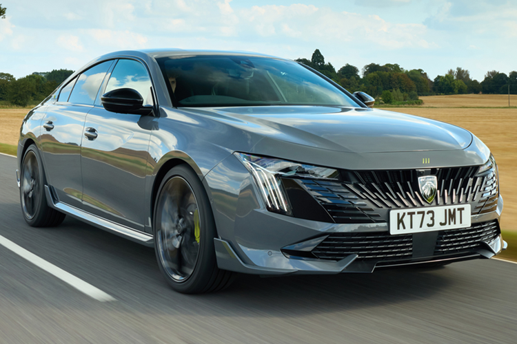 Peugeot 508 PSE thể thao được giới thiệu lần đầu vào năm 2020 và nhận được bản nâng cấp vào năm 2023. Là phiên bản hiệu suất cao nhất của mẫu xe 508, nó được trang bị hệ truyền động plug-in hybrid kết hợp động cơ 1.6L tăng áp với động cơ điện kép.