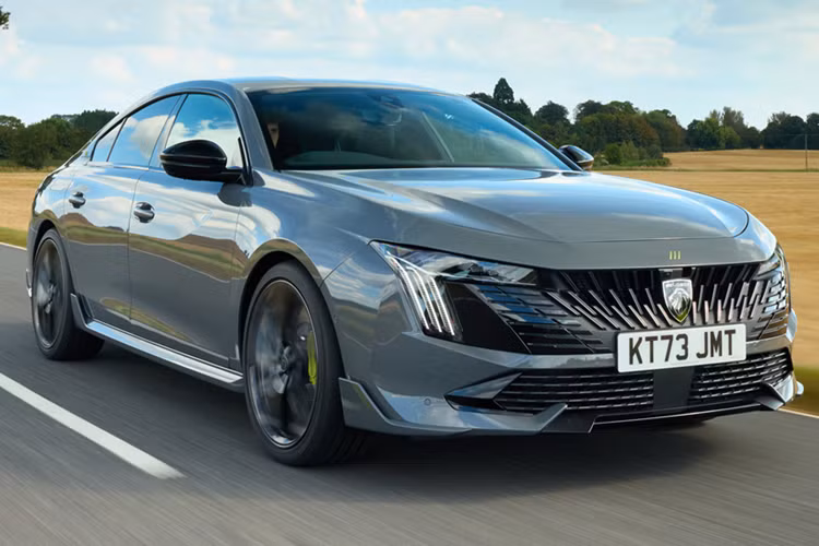 Peugeot 508 PSE thể thao được giới thiệu lần đầu vào năm 2020 và nhận được bản nâng cấp vào năm 2023. Là phiên bản hiệu suất cao nhất của mẫu xe 508, nó được trang bị hệ truyền động plug-in hybrid kết hợp động cơ 1.6L tăng áp với động cơ điện kép.