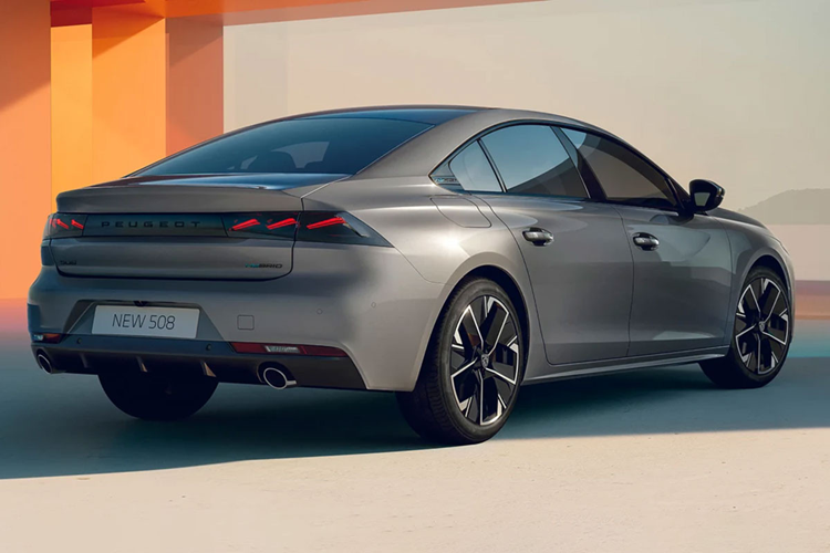 Giám đốc điều hành của Peugeot cho biết hiện tại chưa có gì chắc chắn, nhưng kiến trúc mô-đun mới của Stellantis có thể đóng vai trò là nền tảng cho những mẫu xe điện đang hot.