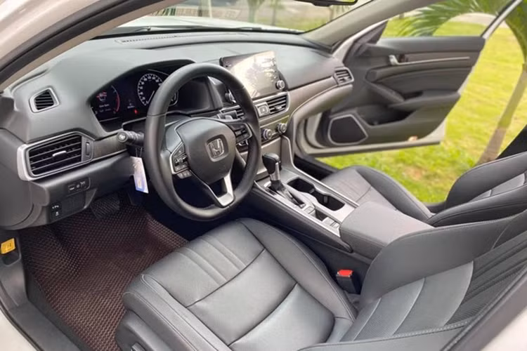 Con số này nâng doanh số cộng dồn trong 8 tháng đầu năm của Accord lên 57 xe. Với kết quả này, Honda Accord không những đứng cuối phân khúc sedan hạng D mà còn là một trong 10 xe bán kém nhất thị trường Việt Nam hiện nay.