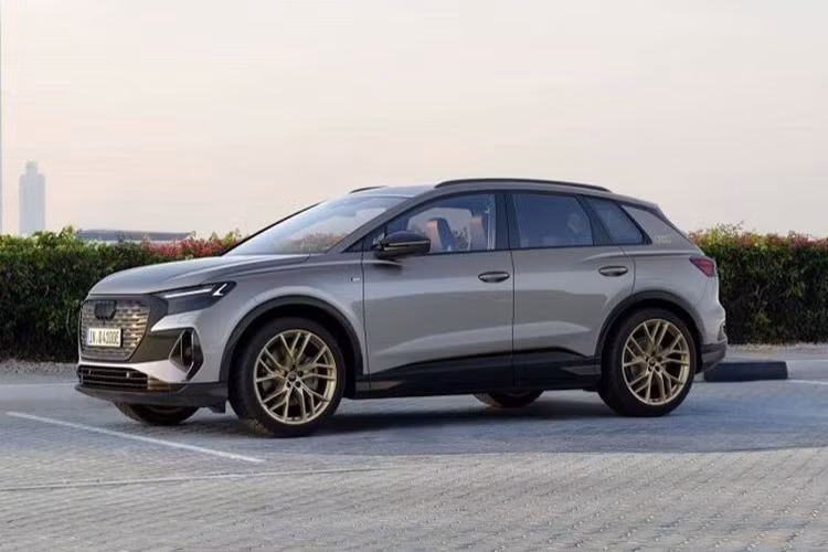 Riêng bản Prestige cao cấp nhất được ưu ái có thêm 2 tùy chọn, bao gồm gói trang trí Black Optic trị giá 1.300 USD (khoảng 32 triệu đồng) và gói Trailer Hitch bổ sung tính năng kéo rơ-moóc trị giá 650 USD (khoảng 16 triệu đồng).