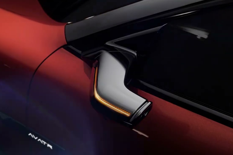 Mặc dù Avatr vẫn chưa tiết lộ nội thất của 06, nhưng dự kiến nó sẽ đi theo phong cách của những người anh em cao cấp hơn, với buồng lái mang phong cách tương lai bao gồm màn hình kỹ thuật số lớn chạy hệ điều hành Harmony OS của Huawei và nhiều tính năng công nghệ cao khác.