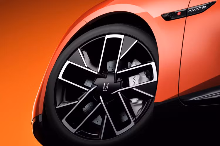 Các biến thể dự kiến bao gồm phiên bản dẫn động cầu sau (RWD) và dẫn động bốn bánh toàn thời gian (AWD) chạy bằng điện. Biến thể RWD có thể sản sinh công suất 338 mã lực, trong khi mẫu AWD sẽ sản sinh công suất khoảng 590 mã lực. Cả hai đều được cung cấp năng lượng bởi bộ pin 82 kWh.