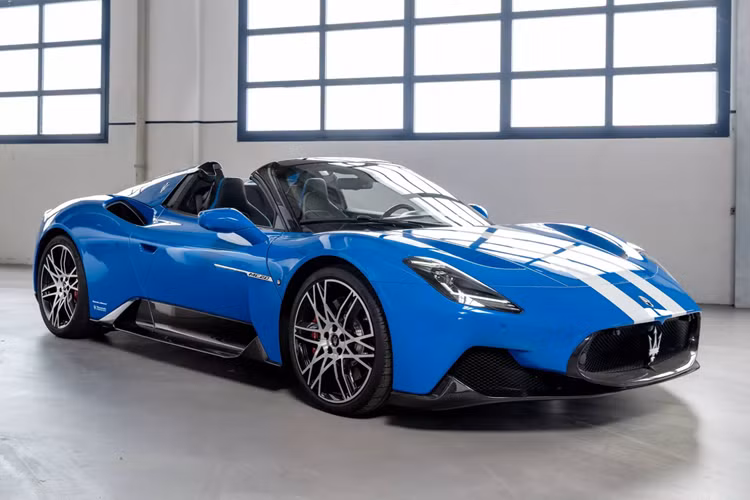 Siêu xe MC20 Maserati per Maserati xuất phát từ mong muốn để lại cho con cháu của họ một kỷ niệm hữu hình về thương hiệu xe vốn đang là biểu tượng của sự sang trọng và thể thao trên toàn thế giới, đã nổi bật trong ngành công nghiệp ôtô và đua xe thể thao trong 110 năm.