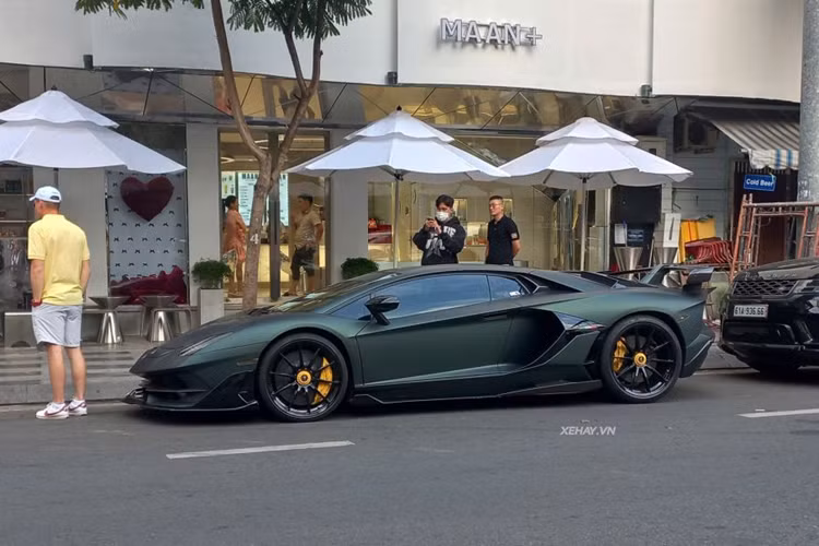 Công nghệ này có khả năng điều khiển luồng không khí xung quanh xe để thay đổi lực ép xuống mặt đường tùy từng tình huống trong quá trình lái xe.