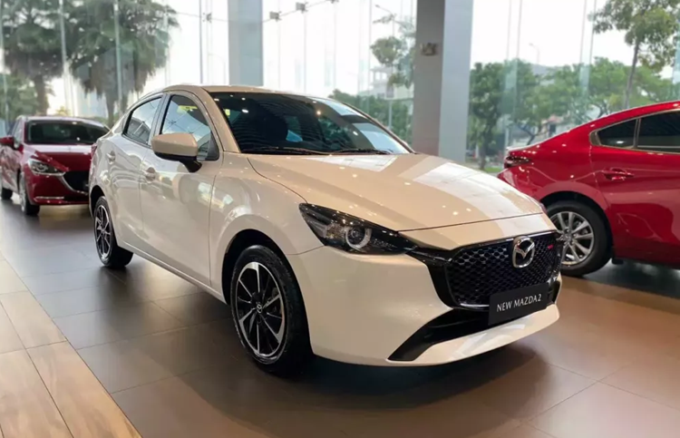 Mazda2 vua giam lai tang them 10 trieu, khoi diem 420 trieu dong
