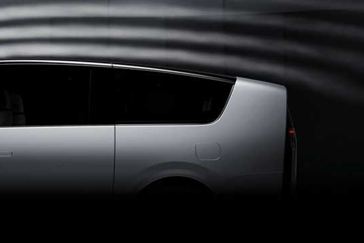 Ngoài ra, để thuận tiện cho việc liên lạc giữa hành khách hàng ghế trước và hàng ghế thứ ba, xe còn cung cấp chức năng gọi điện cho hành khách hàng ghế thứ nhất và thứ ba. Hàng ghế thứ 3 có thể gập điện bằng một nút bấm và gập về phía trước bằng một nút bấm, độ sâu gập đạt 1066mm, độ sâu tiêu chuẩn có thể đạt tới 680mm.